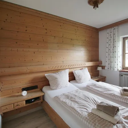 Dreigiebel Im Haus Lohrey * Reit im Winkl