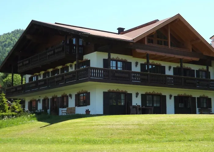 Dreigiebel Im Haus Lohrey * Reit im Winkl